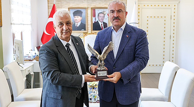 Çanakkale Beşiktaşlılar Derneğinin Yeni Yönetiminden Vali Toraman’a Ziyaret haber görseli