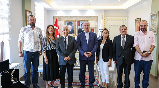 Çanakkale Beşiktaşlılar Derneğinin Yeni Yönetiminden Vali Toraman’a Ziyaret içerik görseli