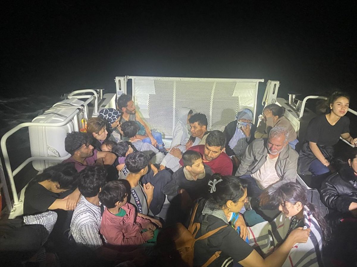 canakkale de 37 duzensiz gocmen yakalandi 20177134 amp (1)