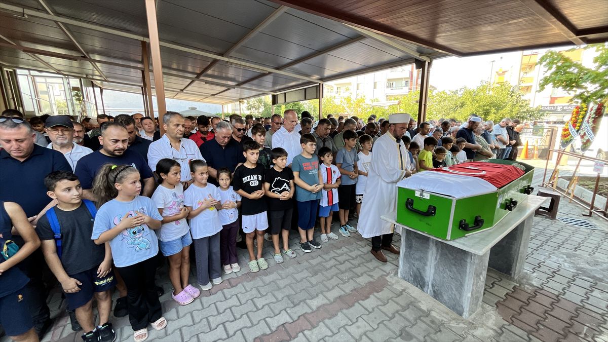 Çanakkale’de 9 Yaşındaki Yusuf Talha Gözyaşlarıyla Son Yolculuğuna Uğurlandı haber görseli