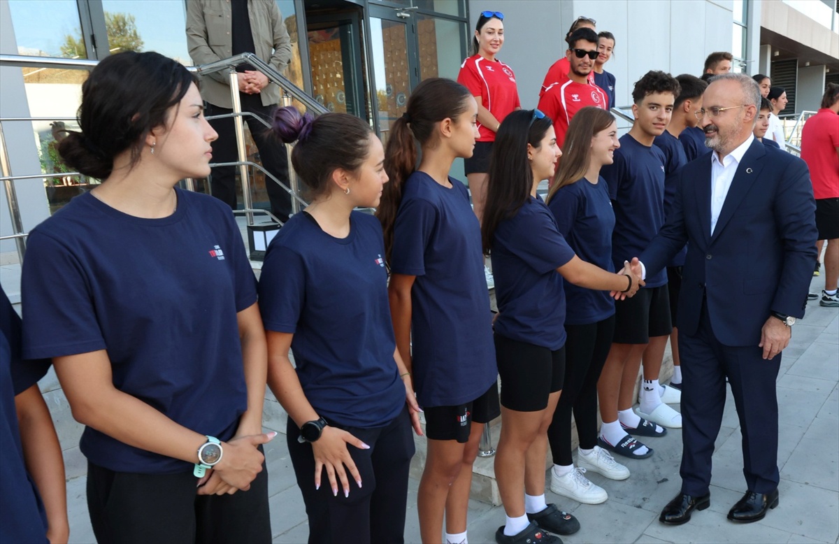 bulent-turan-canakkale-deki-kamp-merkezinde-m-20265365_amp