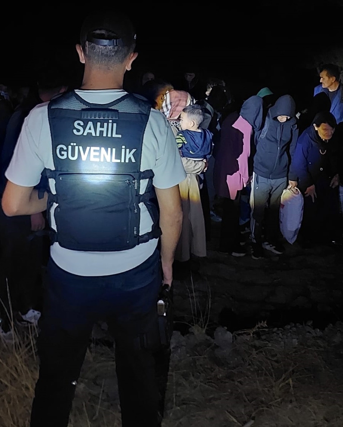 canakkale-de-29-duzensiz-gocmen-yakalandi-20247752_amp