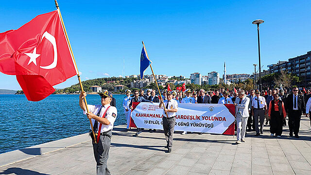 Gaziler Günü İçin Çanakkale’de Anlamlı Yürüyüş: Gaziler ve Vatandaşlar Troya Atı’na Yürüdü
