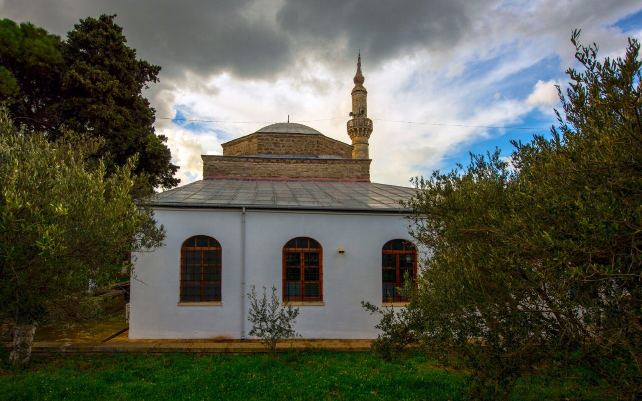 Çardak Gazi Yakup Bey Külliyesi: Tarih ve Ziyaret Rehberi