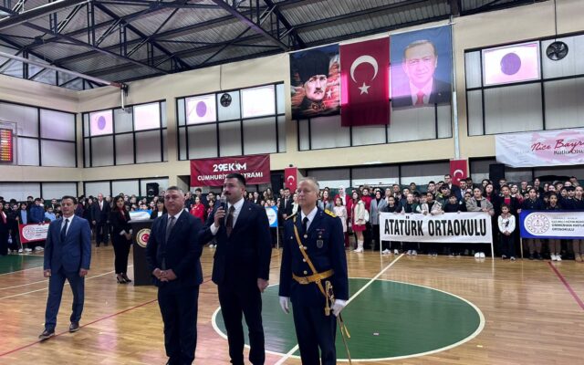 Ayvacık’ta Cumhuriyet Bayramı’nın 103. Yılı Törenlerle Kutlandı