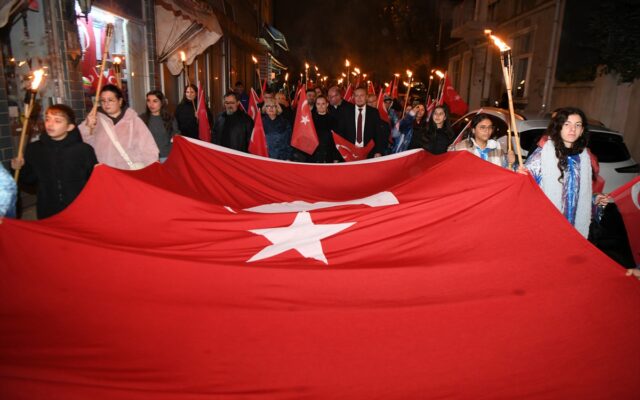 Cumhuriyet’in 103. Yılında Gelibolu ve Lapseki’de Fener Alayı Coşkusu