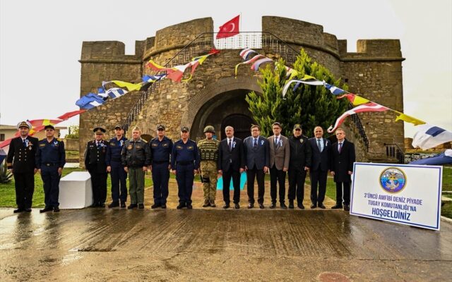 Çanakkale’de 3. Amfibi Deniz Piyade Tugayı Sancağı İlk Kez Tevcih Edildi