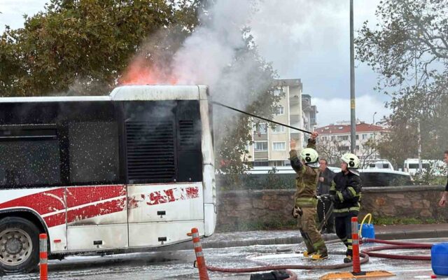Çanakkale’de Servis Dışı Halk Otobüsünde Yangın Çıktı